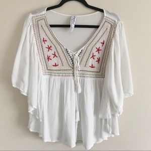 4/$25 Crystal Wearables Medium White Blouse